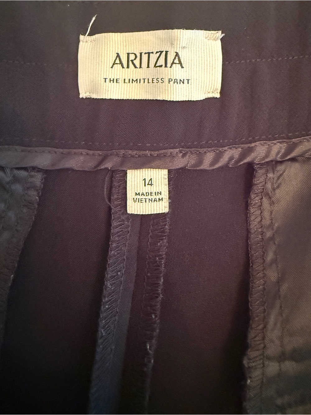 Aritzia Crepette The Limitless Pant in Black - Size 14 - Picture 5 of 7